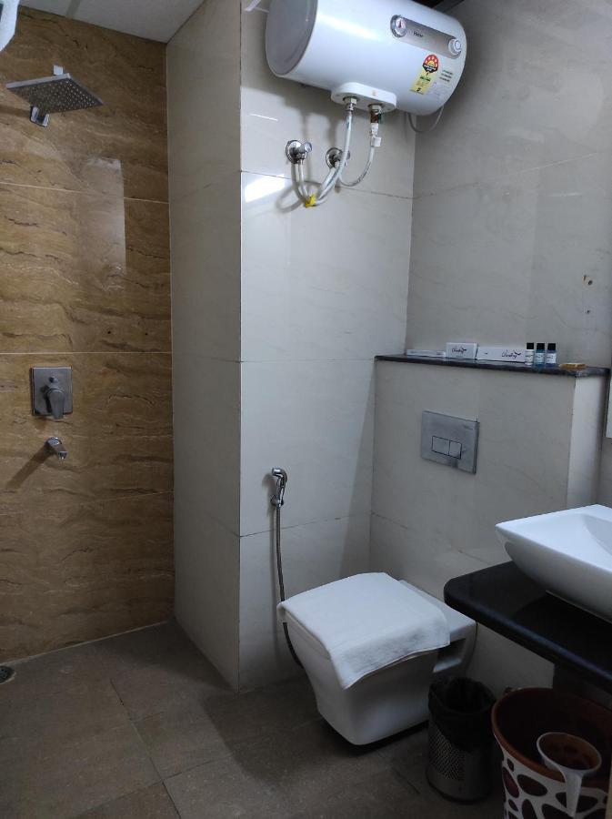 Hotel The Dwelling Paradise Greater Noida Esterno foto