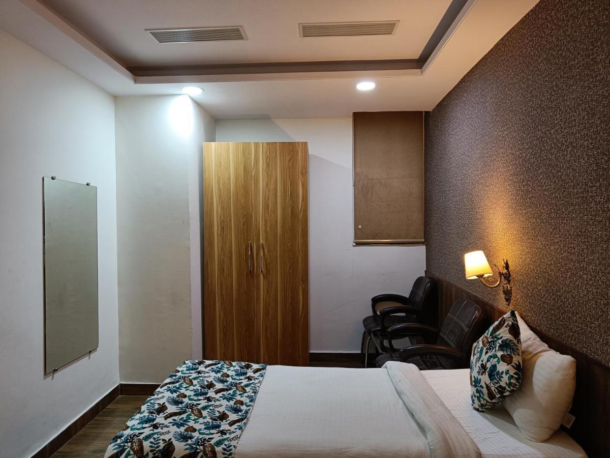 Hotel The Dwelling Paradise Greater Noida Esterno foto