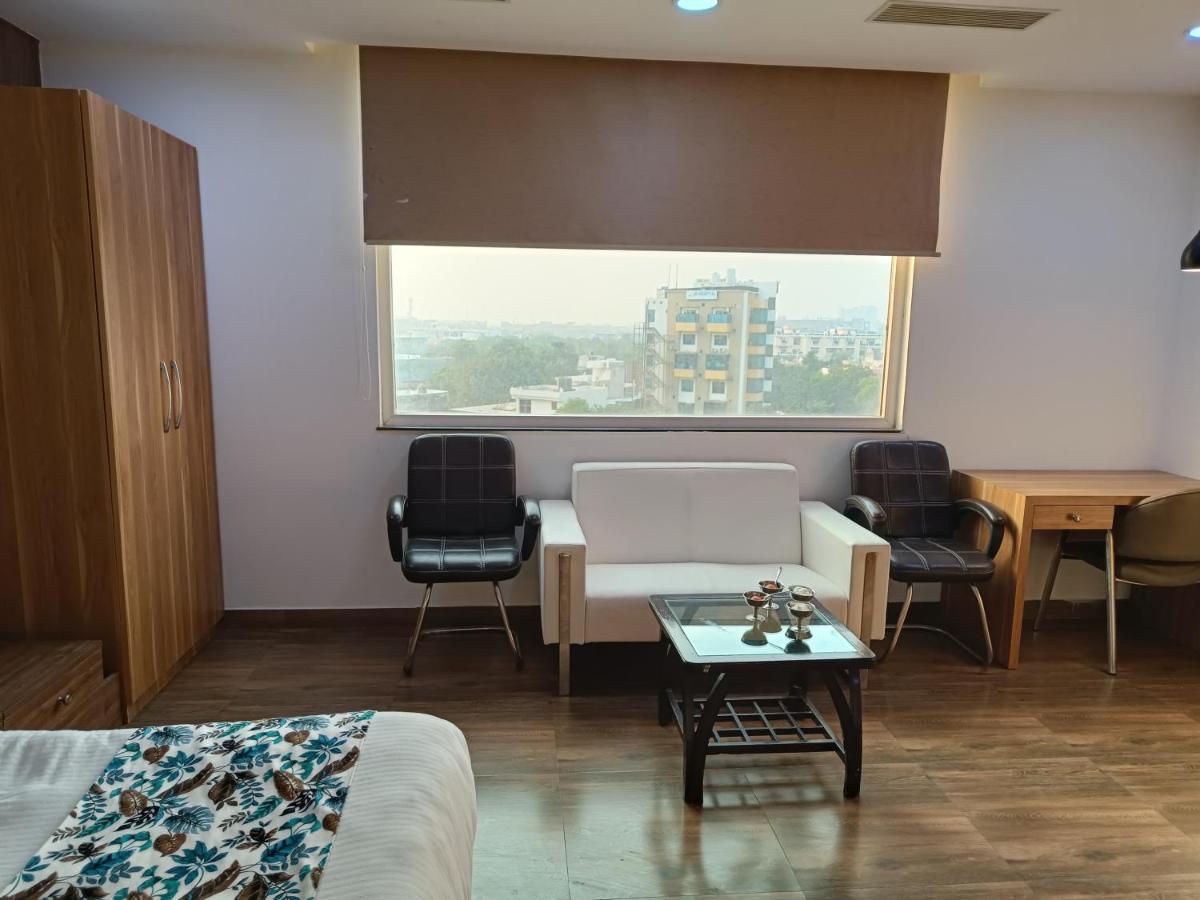 Hotel The Dwelling Paradise Greater Noida Esterno foto