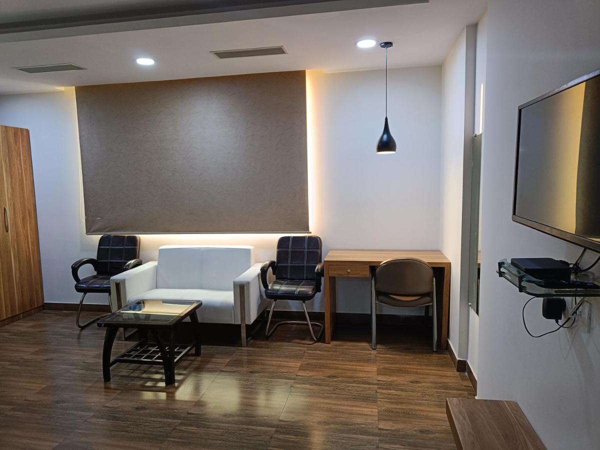 Hotel The Dwelling Paradise Greater Noida Esterno foto