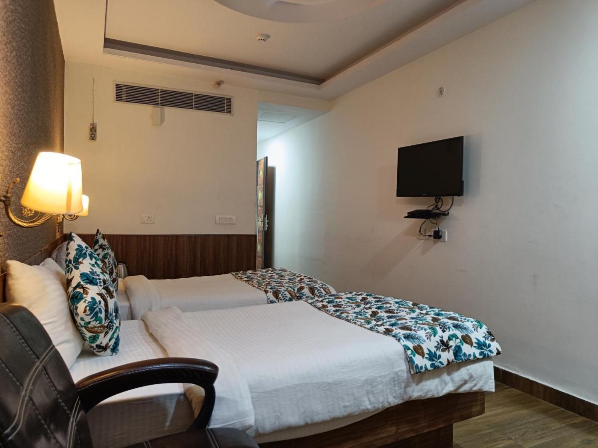 Hotel The Dwelling Paradise Greater Noida Esterno foto