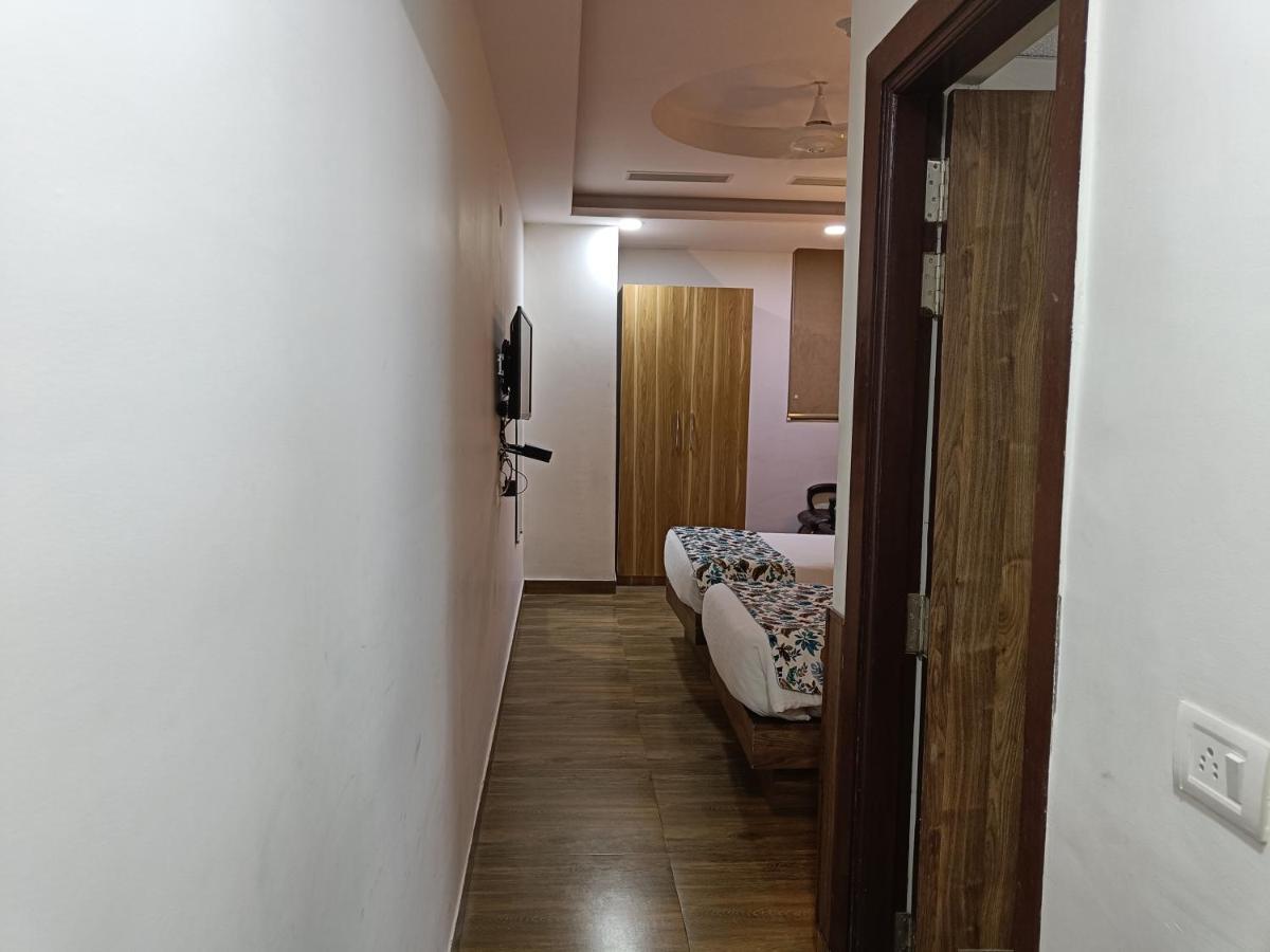 Hotel The Dwelling Paradise Greater Noida Esterno foto