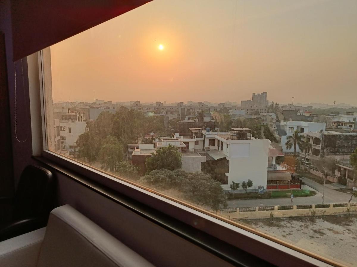 Hotel The Dwelling Paradise Greater Noida Esterno foto