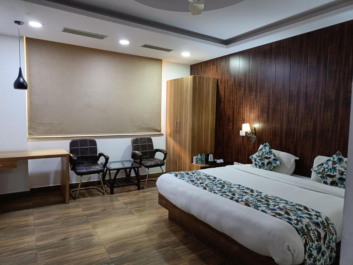 Hotel The Dwelling Paradise Greater Noida Esterno foto