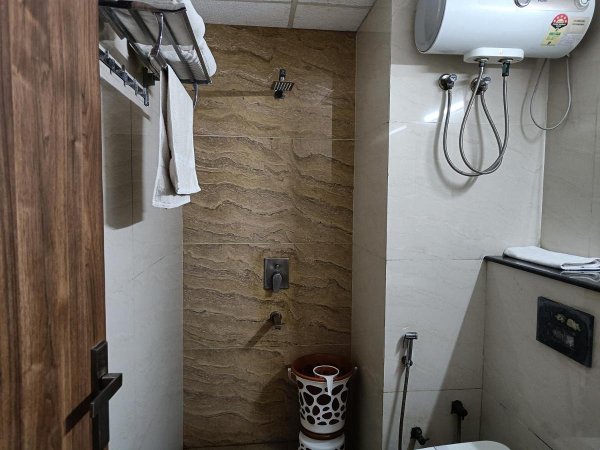 Hotel The Dwelling Paradise Greater Noida Esterno foto