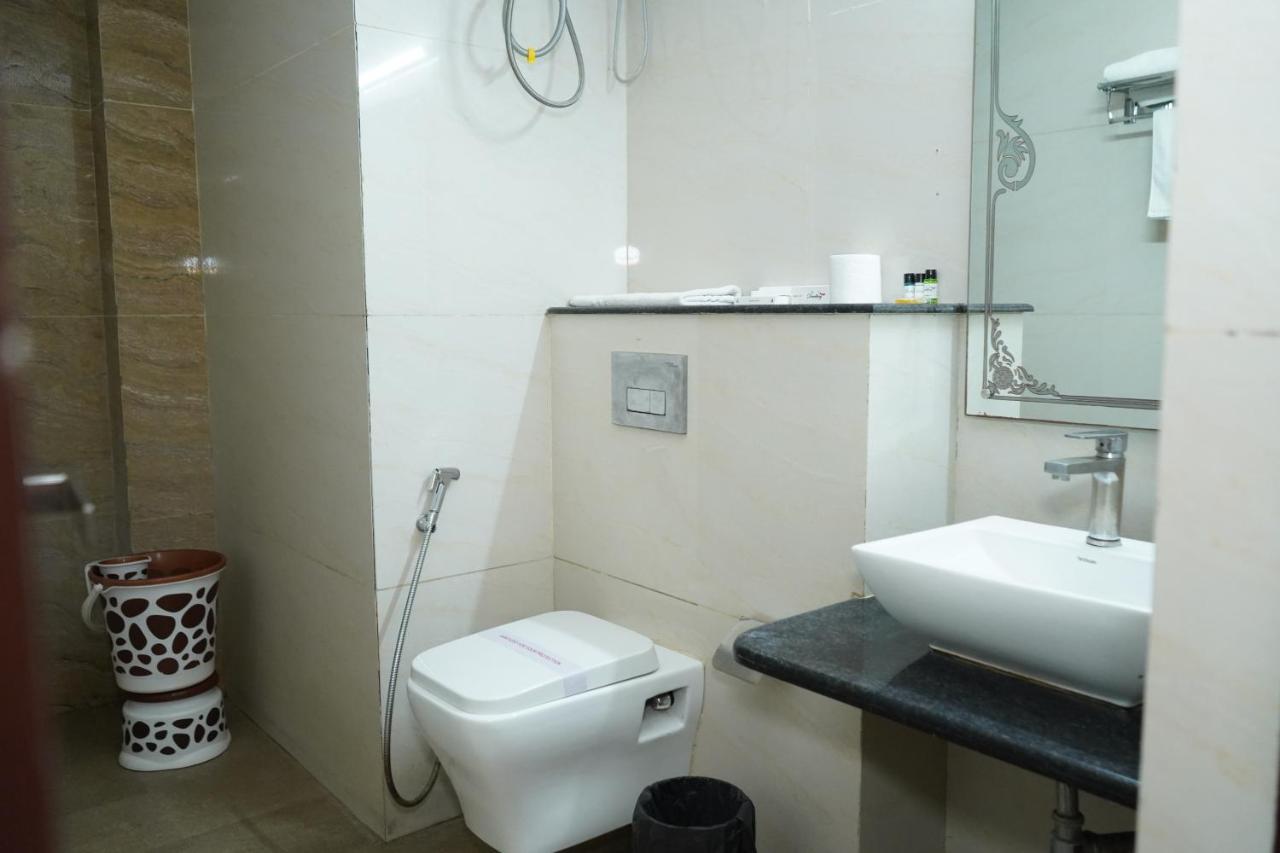 Hotel The Dwelling Paradise Greater Noida Esterno foto