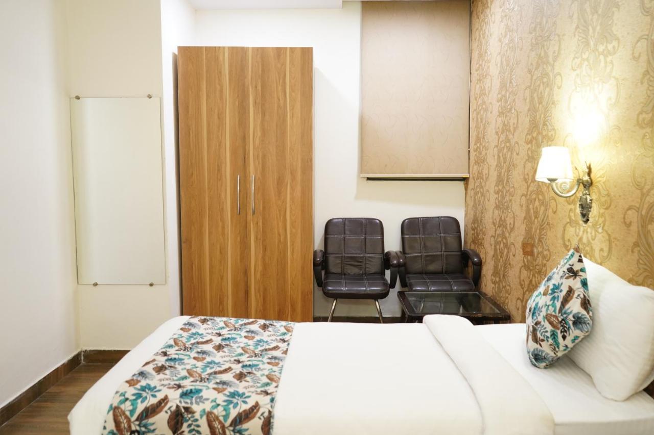 Hotel The Dwelling Paradise Greater Noida Esterno foto