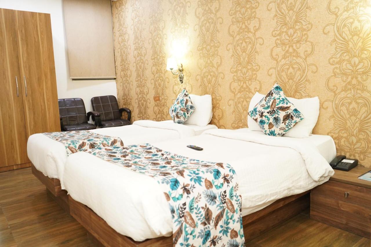 Hotel The Dwelling Paradise Greater Noida Esterno foto