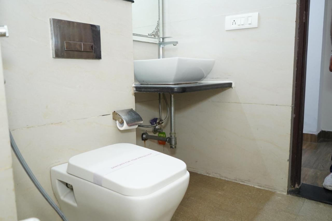 Hotel The Dwelling Paradise Greater Noida Esterno foto